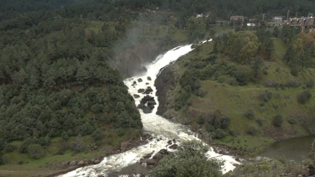 Se cierran las compuertas del río Guadalquivir ante el temor de inundaciones y crece el caudal de los pantanos