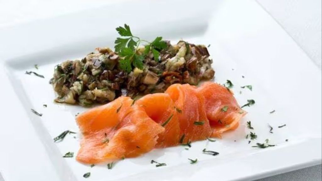 Caviar de berenjena con salmón ahumado