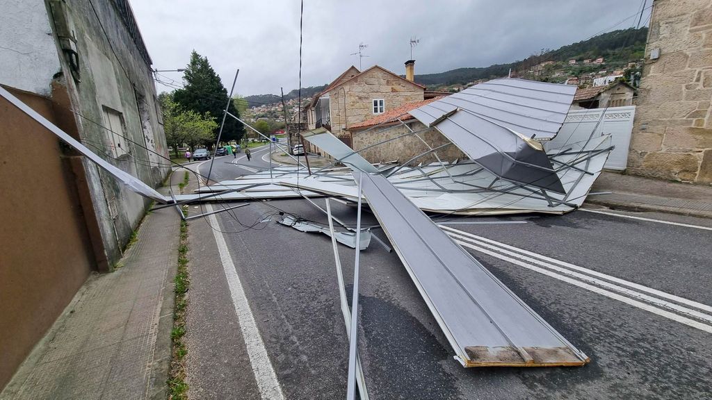 La borrasca Martinho deja en alerta a 14 comunidades: tejados arrancados, vuelos cancelados y fuertes rachas de vientos