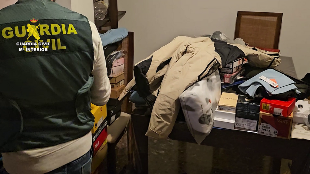 La Guardia Civil ha recuperado 200 objetos valorados en 30.000 euros en la vivienda de la detenida