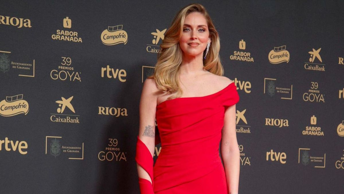 La influencer Chiara Ferragn en la alfombra roja de los Premios Goya