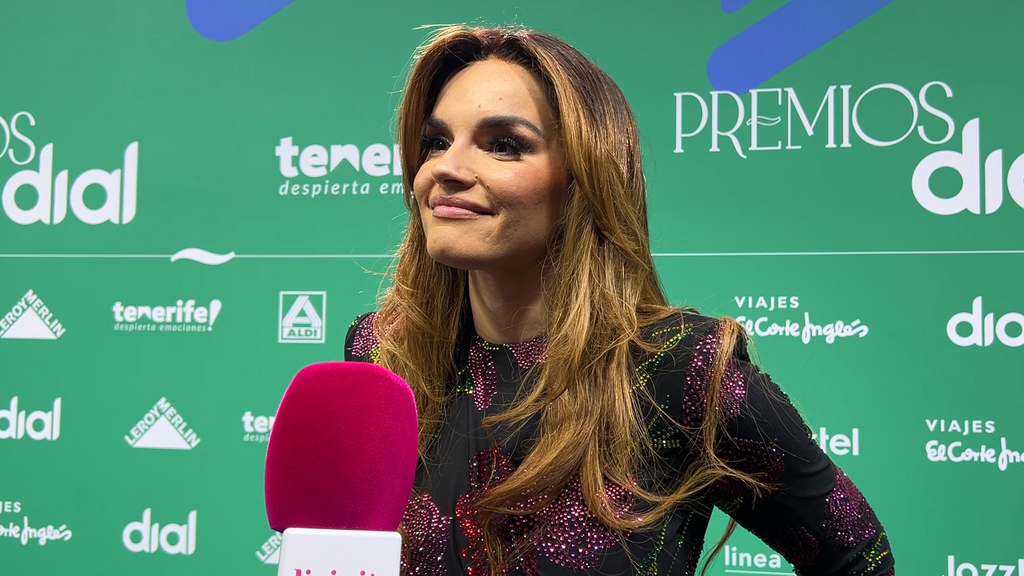 Melody en los Premios Dial