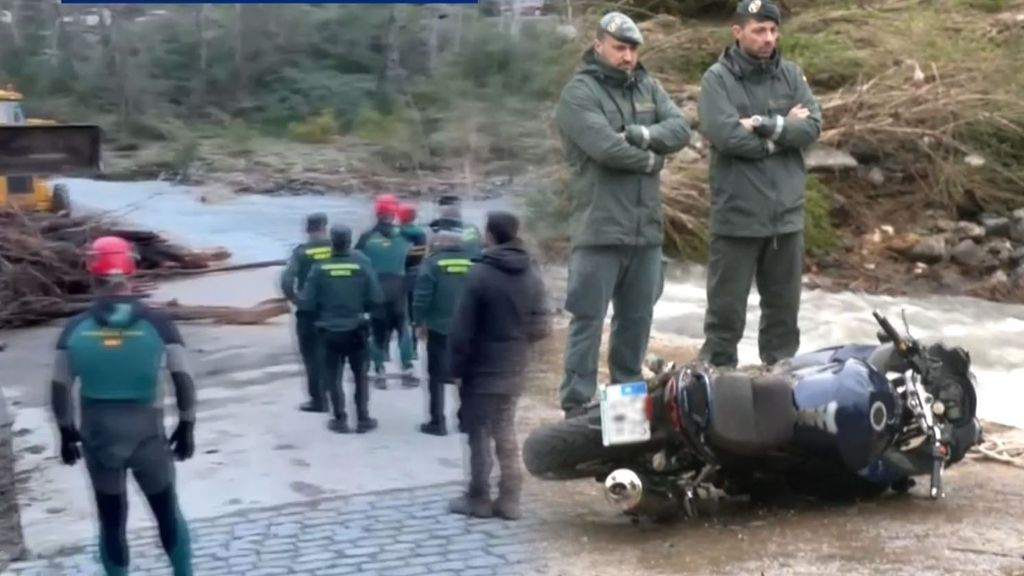 La búsqueda en tres zonas del motorista arrastrado por el río Genal en Pujerra (Málaga)