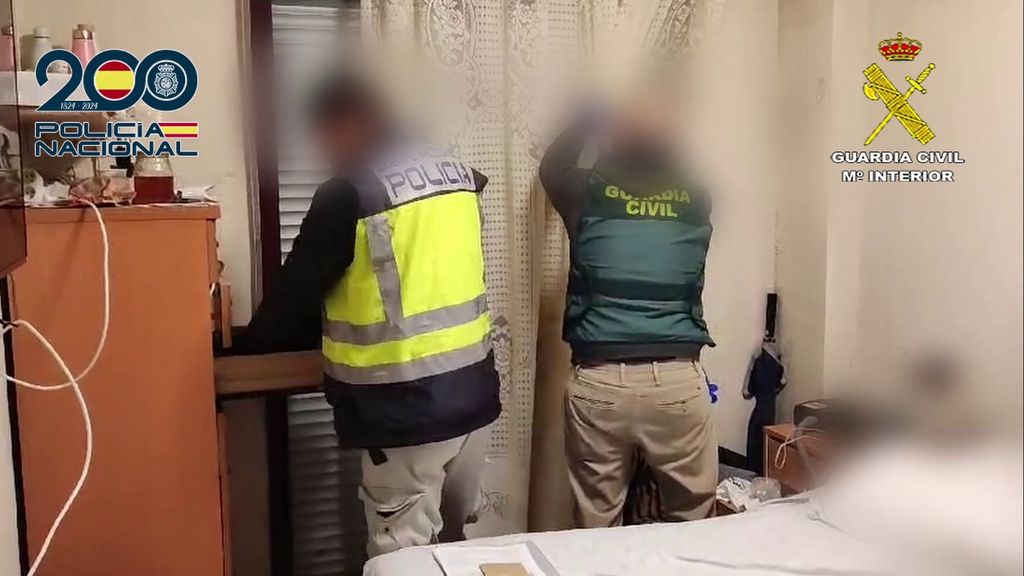 Registro en una de las viviendas utilizadas por la banda