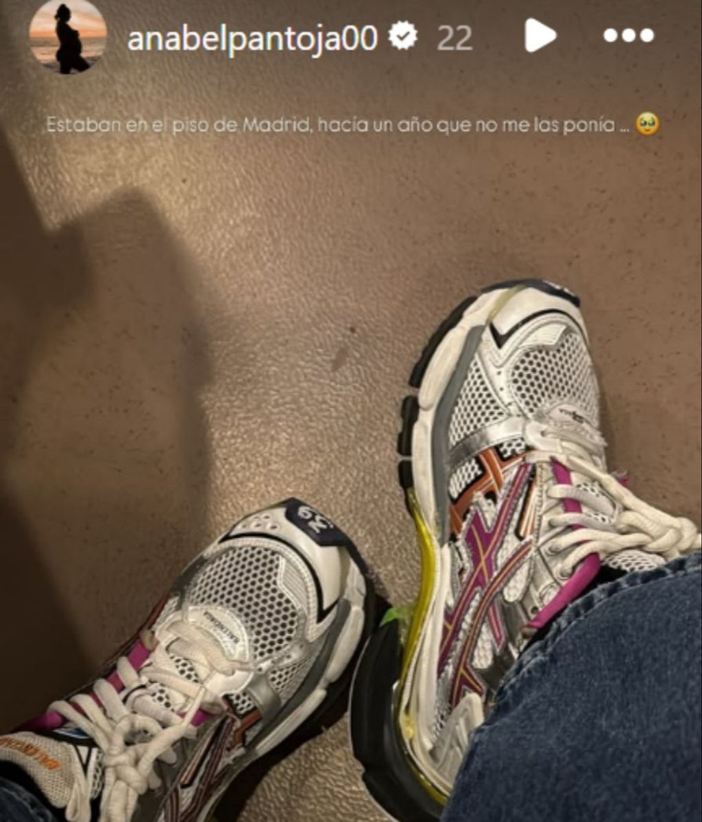 Anabel Pantoja, feliz de haber encontrado sus zapatillas deportivas