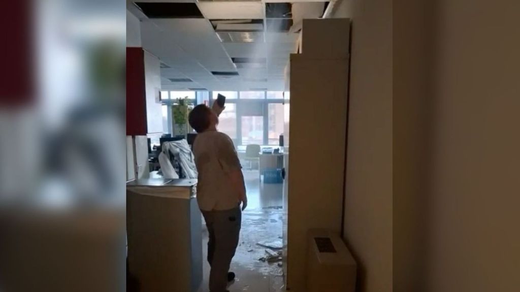 Daños en el interior del edificio de los Juzgados de Badalona