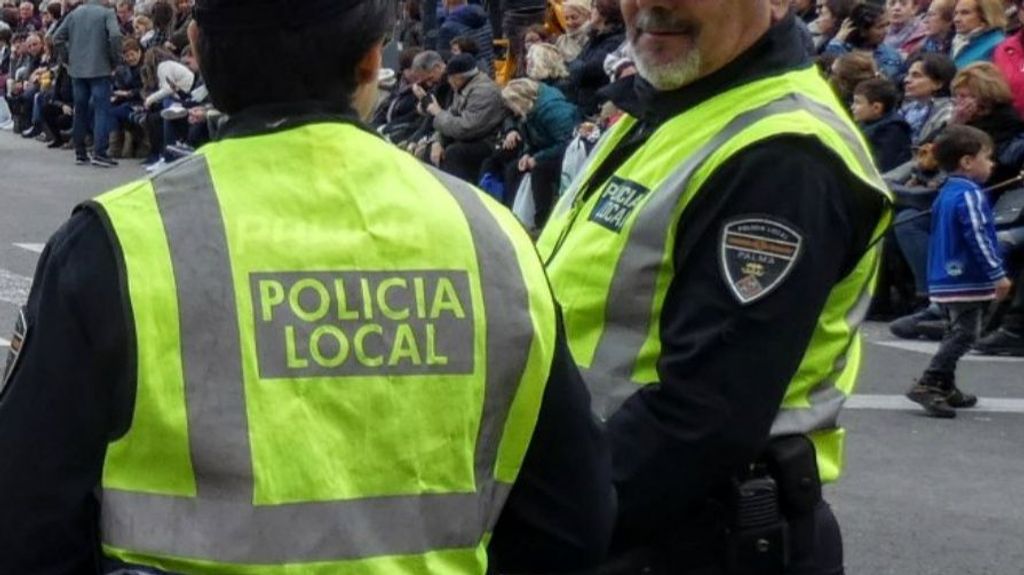 Dos agentes de la Policía Local de Palma
