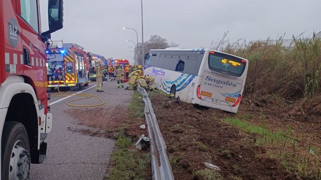 El autocar accidentado en la C-33 a su paso por Mollet del Vallès