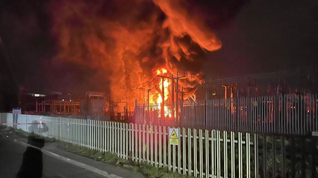 Heathrow trata de recuperar la normalidad tras el incendio: aterriza el primer avión en el aeropuerto