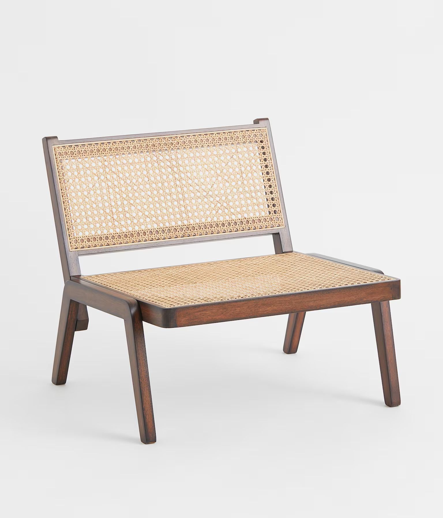 Sillón con asiento y respaldo de ratán