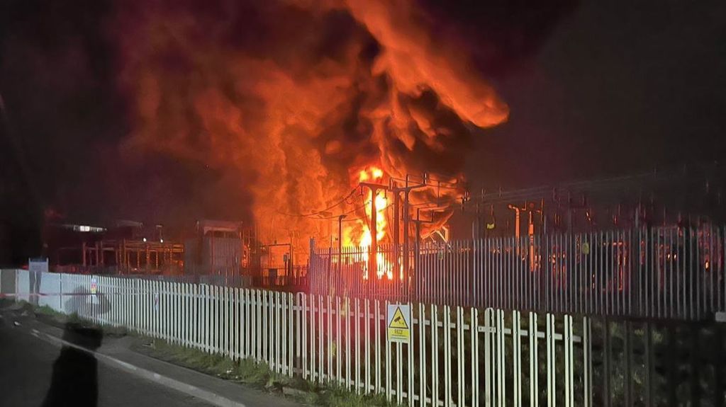 El Aeropuerto de Heathrow de Londres cierra tras un incendio en subestación eléctrica