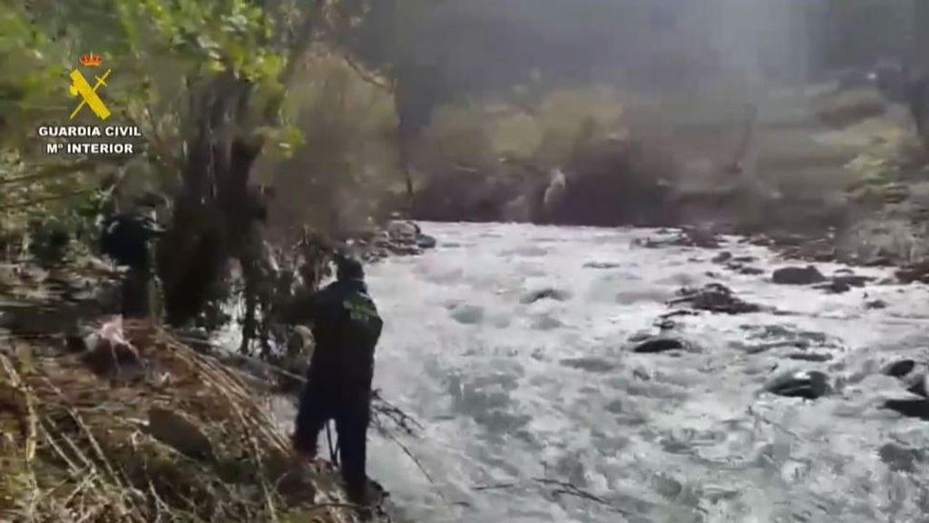 Cuarta jornada de búsqueda del motorista desaparecido tras caer al río Genal, en Málaga