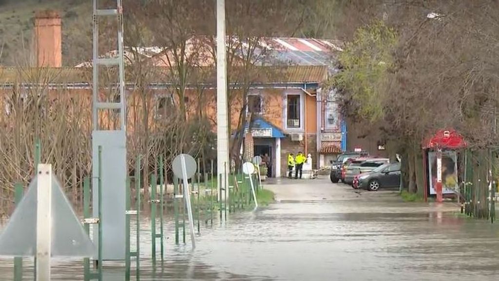 Dispositivo "preventivo" en una residencia de Morata de Tajuña, Madrid, tras la crecida del río