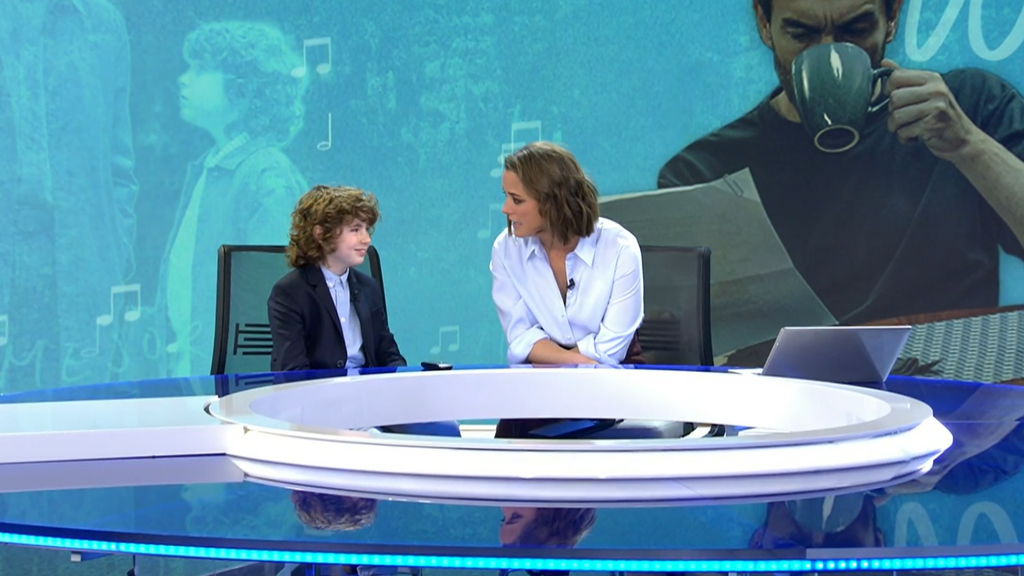 Jordi Catalán prueba a ser presentador de Informativos Telecinco: María Casado le enseña los entresijos del directo