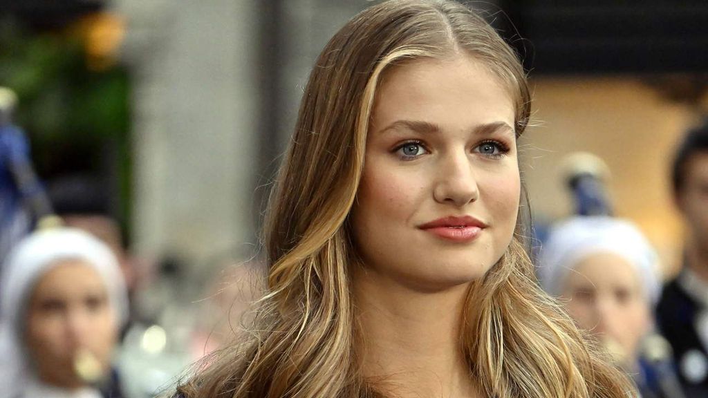 Exclusiva | La foto de la princesa Leonor en el interior del buque escuela junto a algunos compañeros Fiesta 2025 Top Vídeos 545