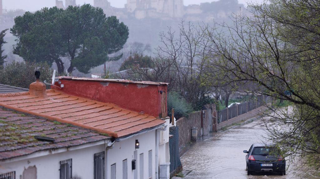 Vista de una urbanización inundada este sábado en Escalona.