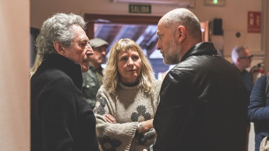 Amaranta Cano, hija de Carlos Cano, junto a Miguel Ríos y Nico Hernández