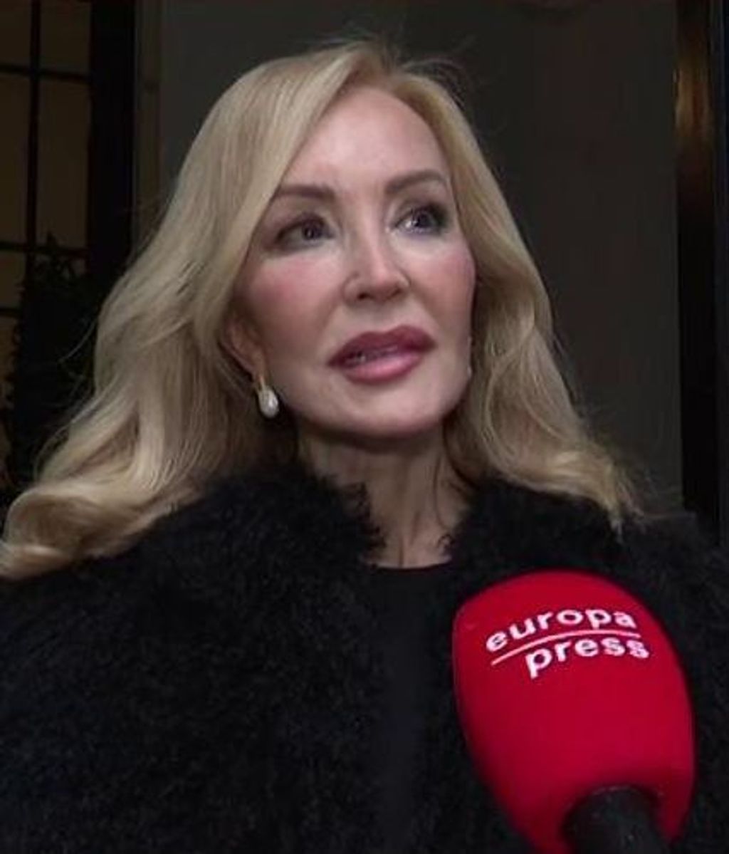 Carmen Lomana