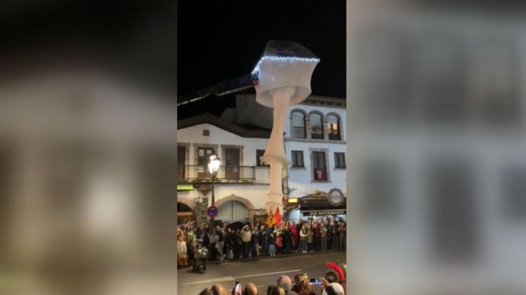 Jesús Calleja y su viaje al espacio 'se cuelan' en el carnaval de Cangas de Onís, Asturias