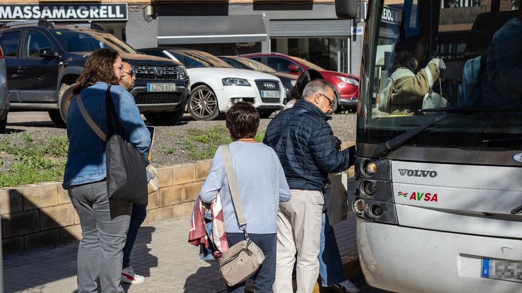 Afectados DANA cogen un autobús