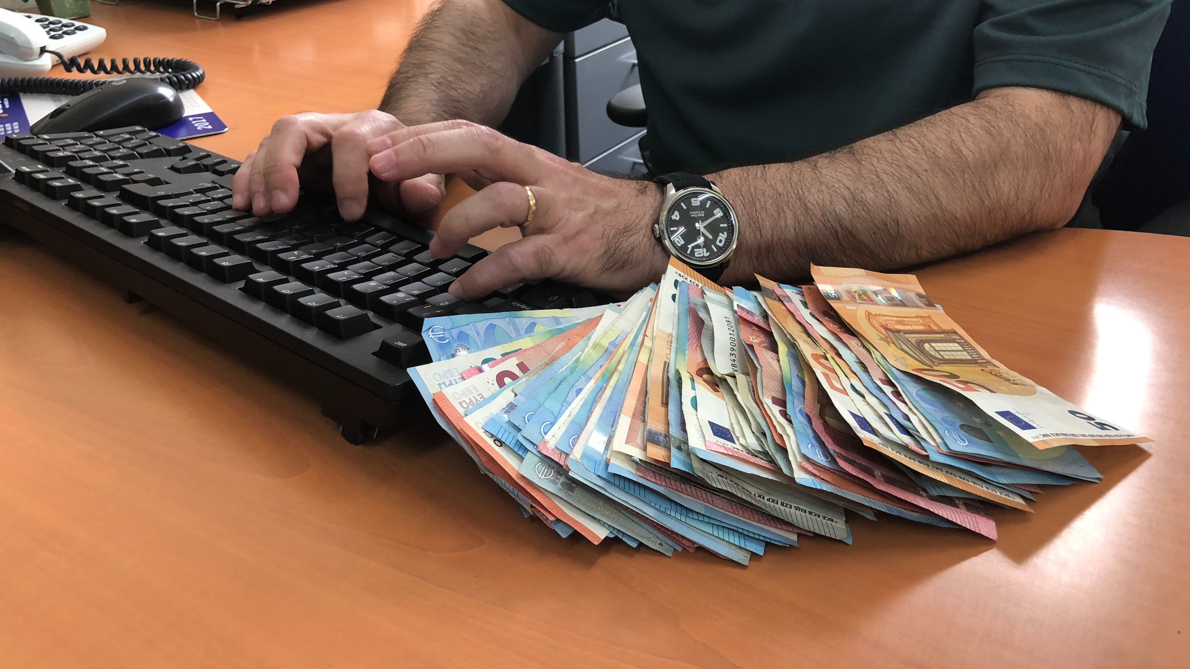 Condenada manipular anciano