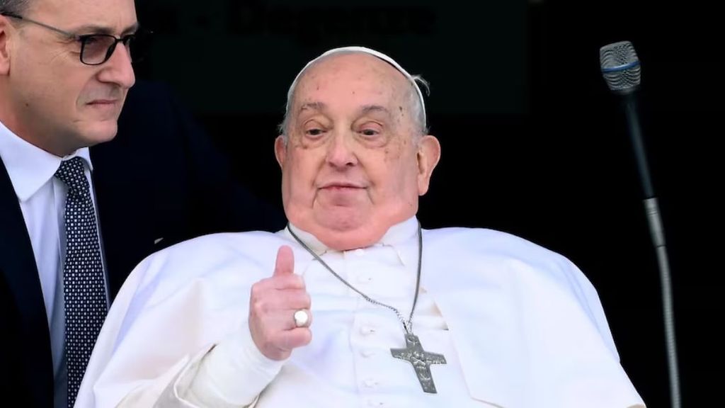 El papa Francisco necesitará dos meses de recuperación: en vilo su participación en Semana Santa