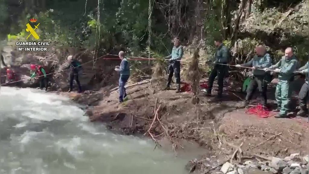 Hallan el cuerpo del motorista arrastrado por la corriente del río Genal, en Málaga