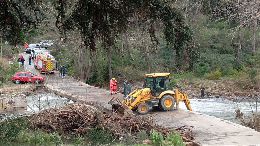 Hallan un cuerpo en la zona de búsqueda del motorista arrastrado por la corriente del río Genal, en Málaga