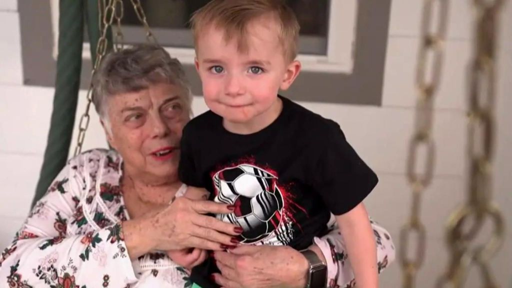 La valentía de un niño de tres años salva la vida a su abuela tras caerse y golpearse en la cabeza