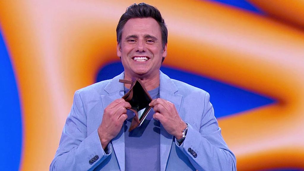 Ion Aramendi enseña lo que lleva en su cartera y los concursantes alucinan: "Parece el bolsillo mágico de Doraemon"