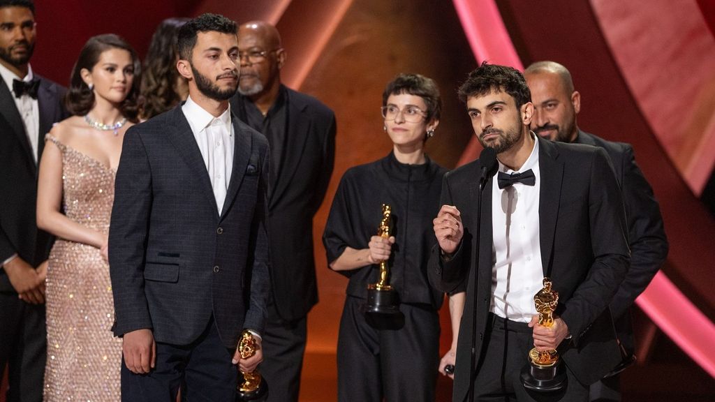 Rachel Szor, Basel Adra, Yuval Abraham y Hamdan Ballal recogen el Oscar al largometraje documental de la edición de 2025.