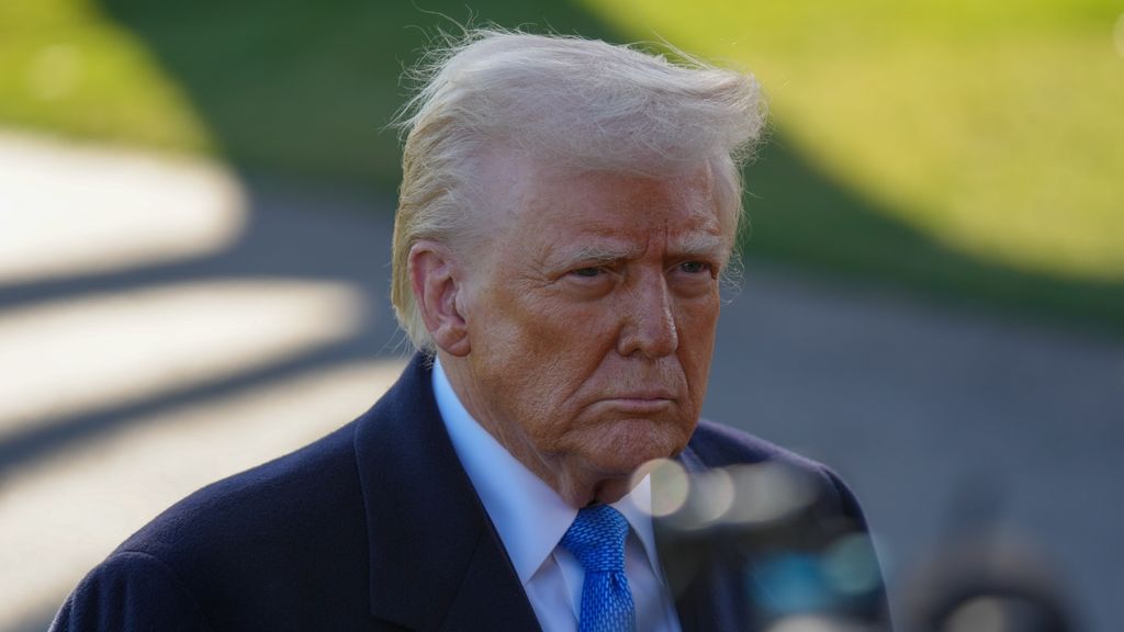 Trump defiende a su asesor de Seguridad Nacional tras la inclusión por error de un periodista en un chat de altos cargos