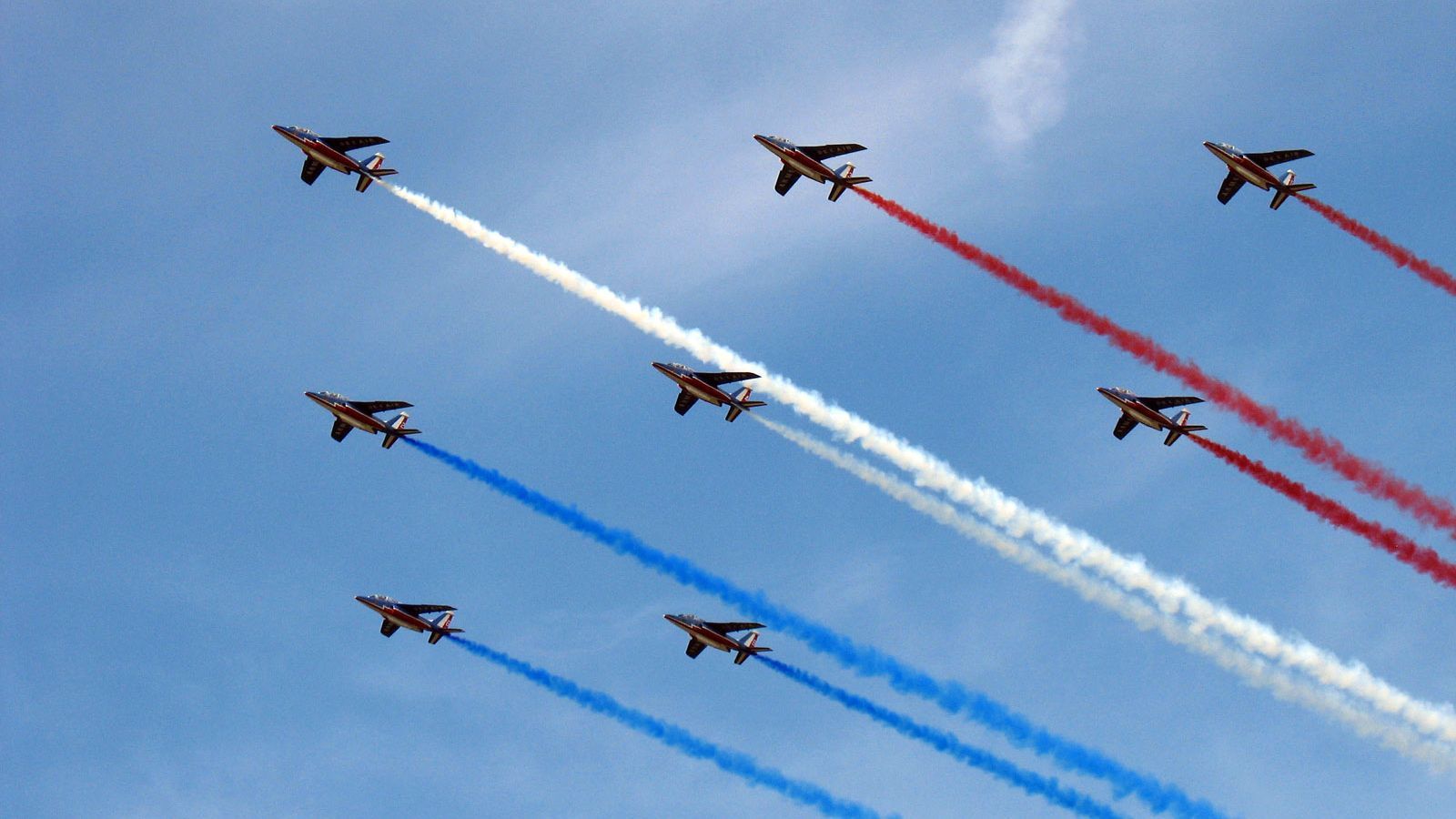 Dos aviones de combate Alpha Jet de la famosa ‘Patrouille de France’ colisionan en pleno vuelo durante un ensayo