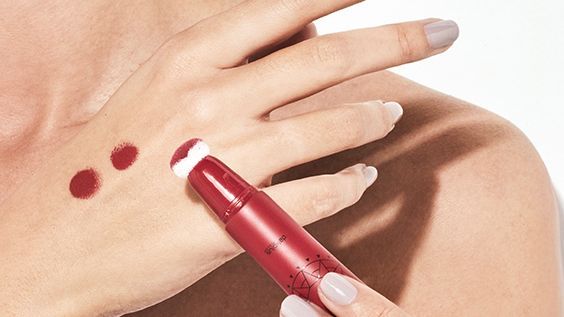 El blush líquido de Mercadona, que se usa como labial