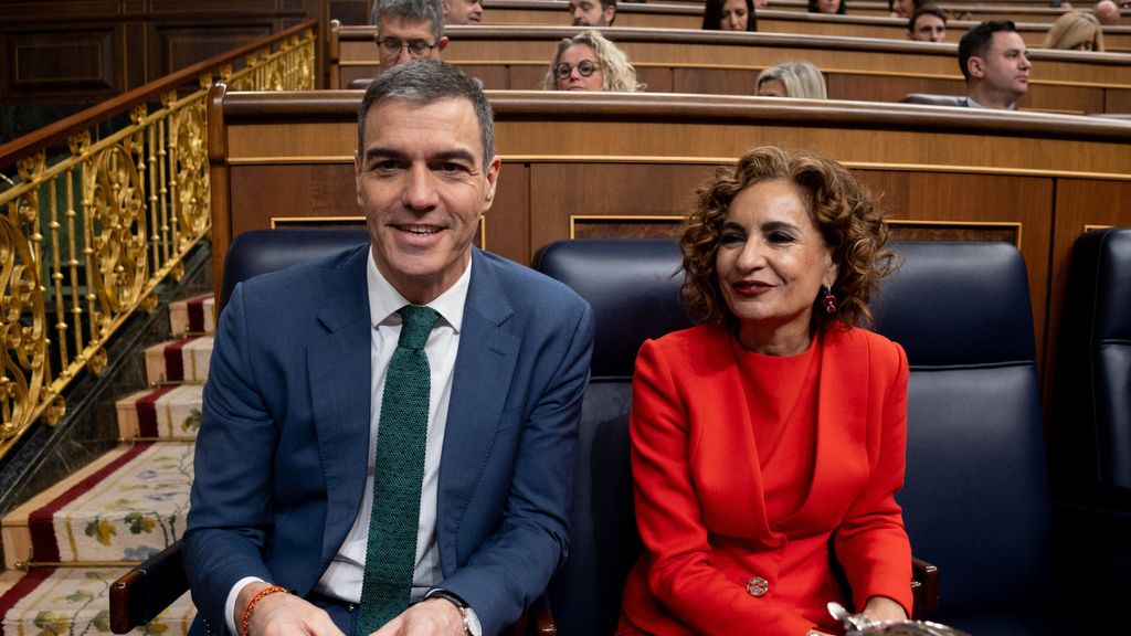 El presidente del Gobierno, Pedro Sánchez, y la ministra de Hacienda, María Jesús Montero