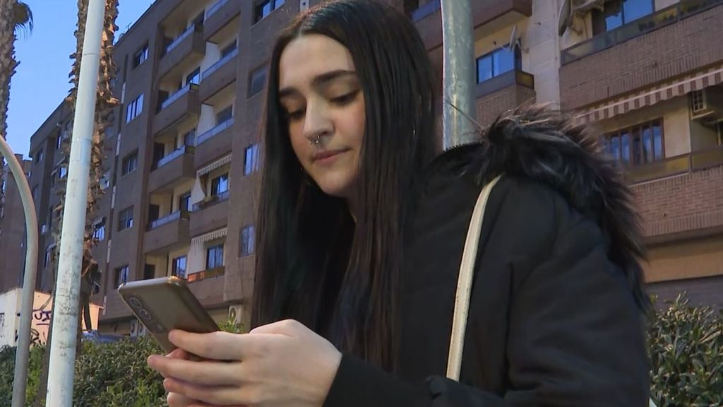 Gemma, adicta al móvil