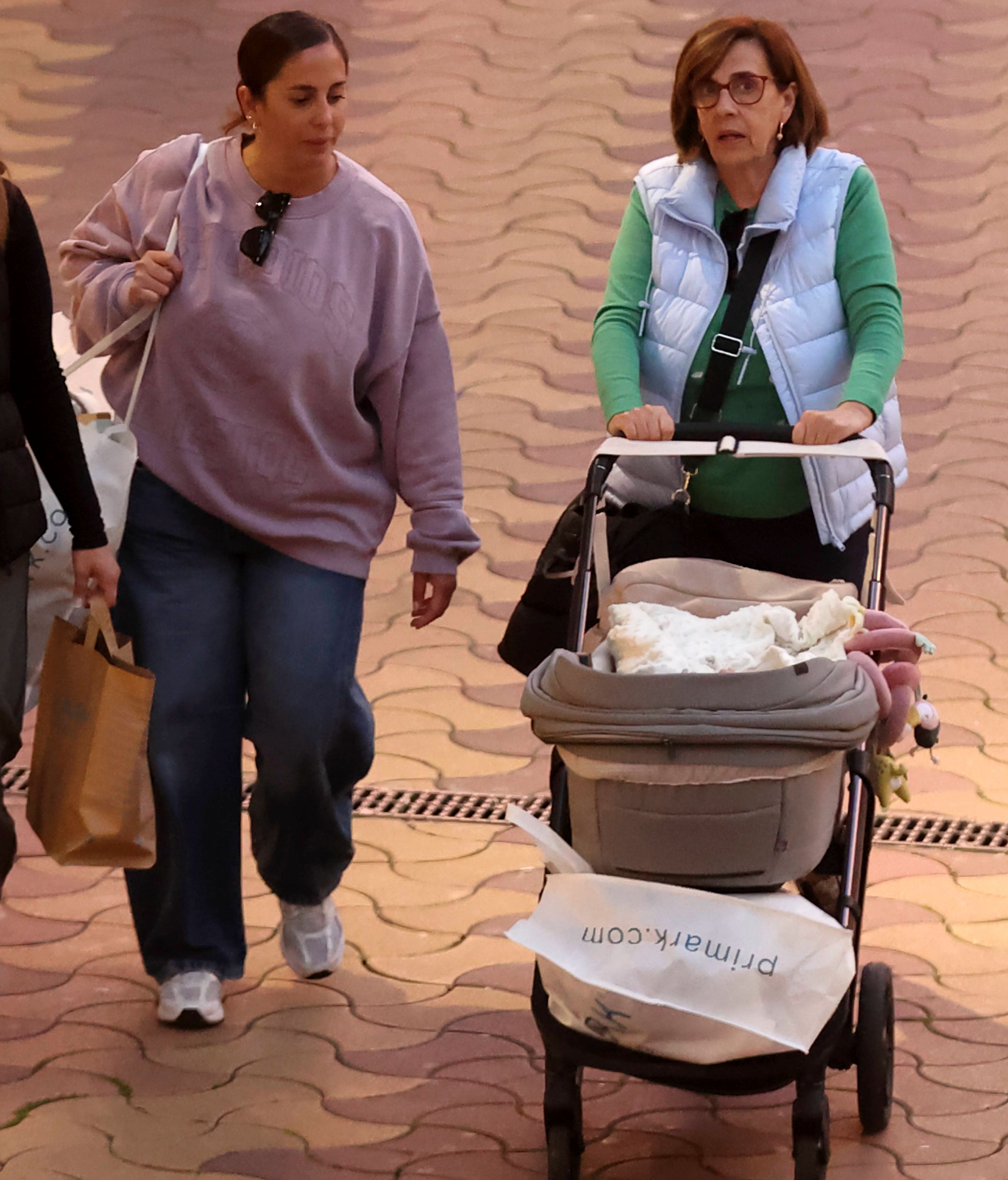 Las tres generaciones de la familia, en Sevilla