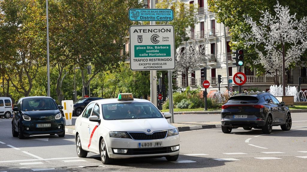 Cartel marca inicio zona bajas emisiones en Madrid