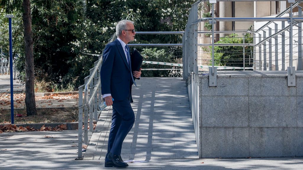 El abogado de Begoña Gómez, Antonio Camacho, a su llegada a los Juzgados de Plaza de Castilla, Madrid