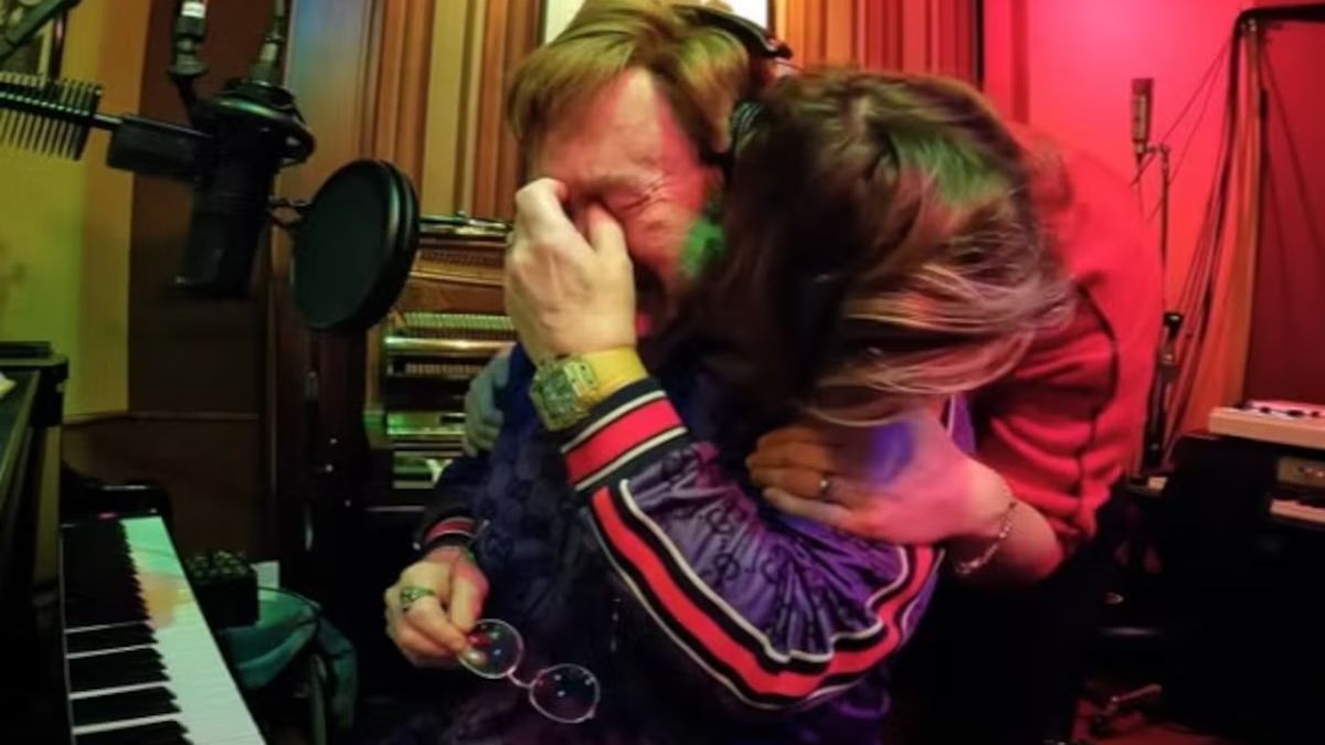 La nueva canción de Elton John con la que estuvo llorando 45 minutos