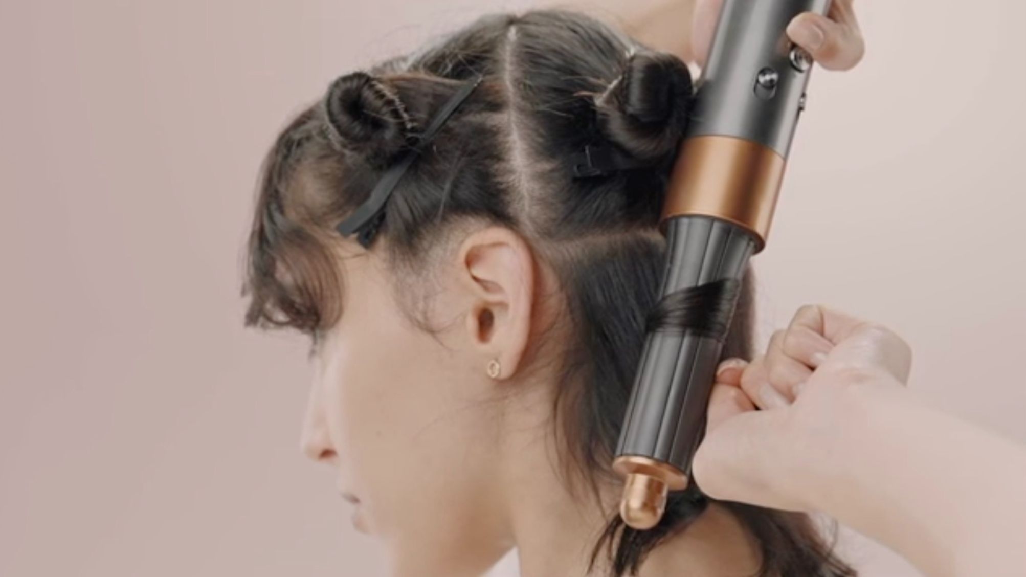 Proceso de creación de ondas con el rizador Airwrap