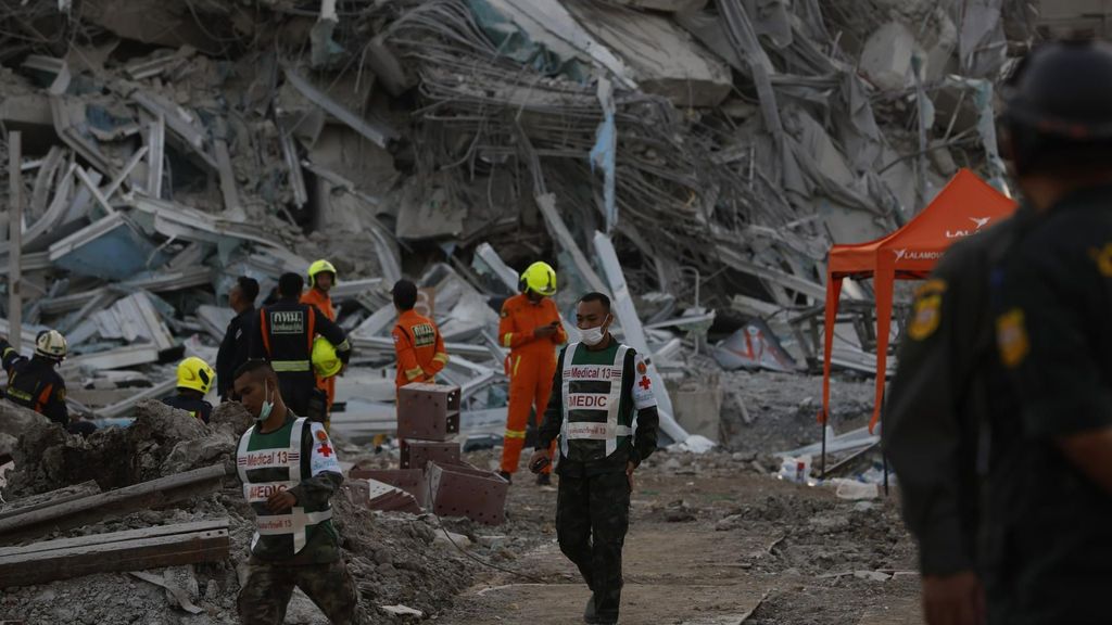 Un terremoto de magnitud 7,7 sacude a Birmania y se hace sentir en China y Tailandia desatando el pánico: "Muchos civiles han muerto"