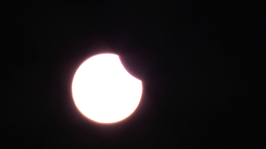El eclipse parcial de Sol se ha dejado ver durante más de tres horas en España
