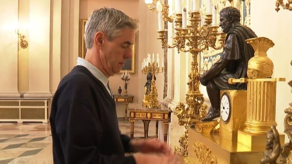 José Antonio, el relojero de Palacio Real de Madrid