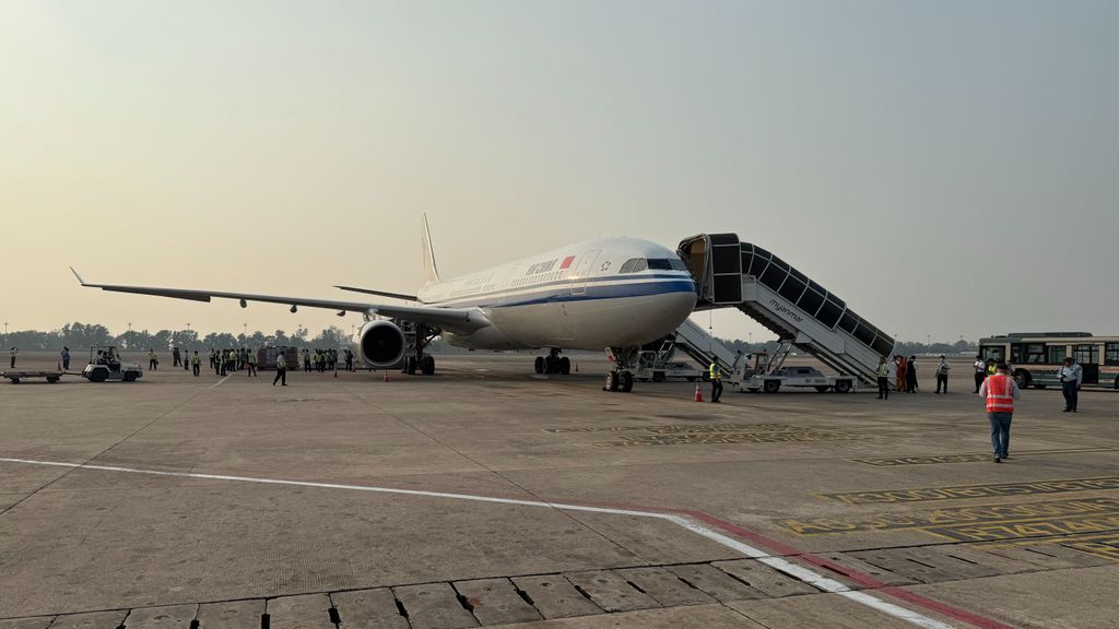 Paralizado el aeropuerto de la capital birmana al derrumbarse su torre de control en el terremoto