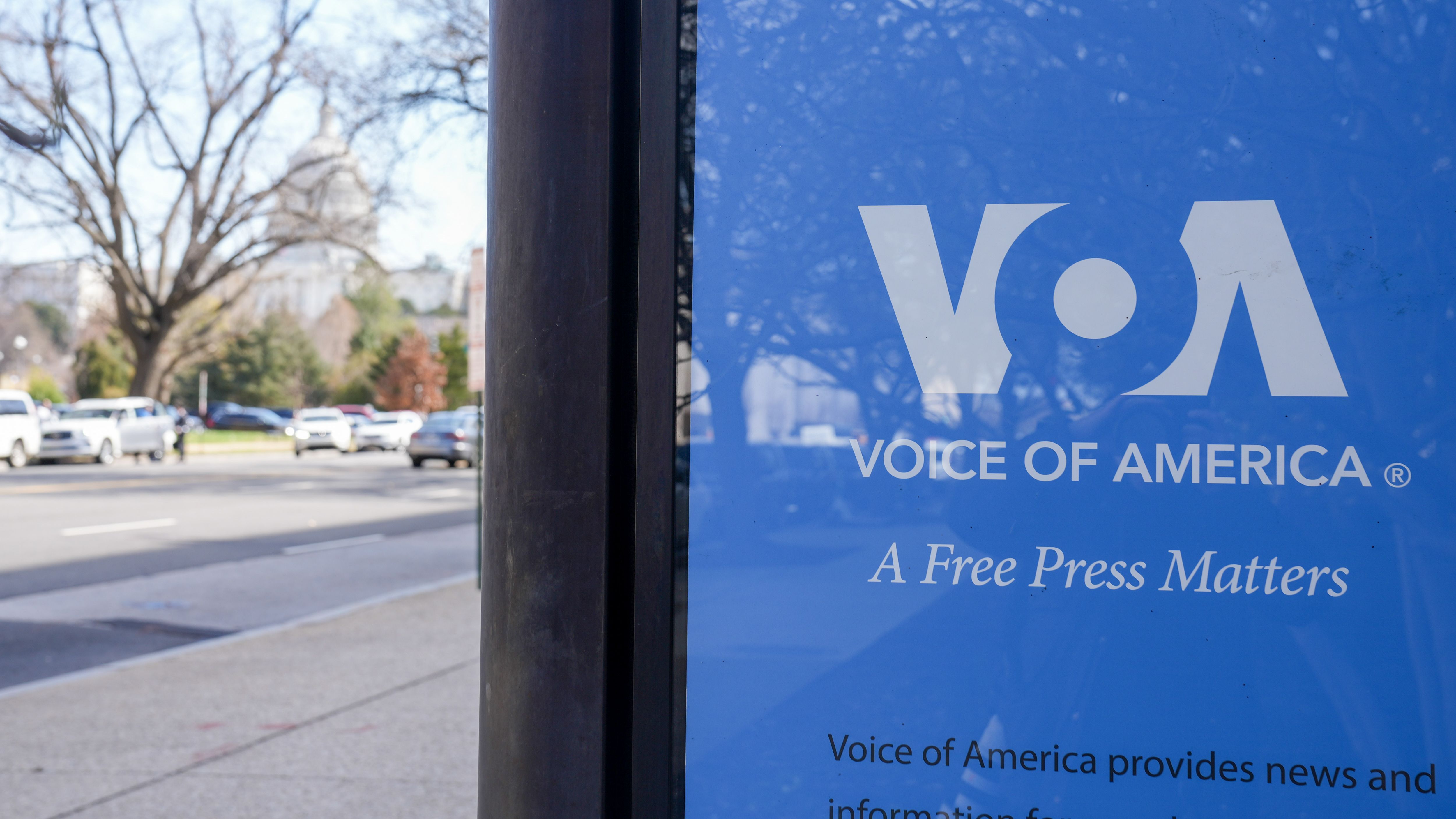 Un juez estadounidense impide el cierre de la emisora Voice of America por parte de la Administración Trump