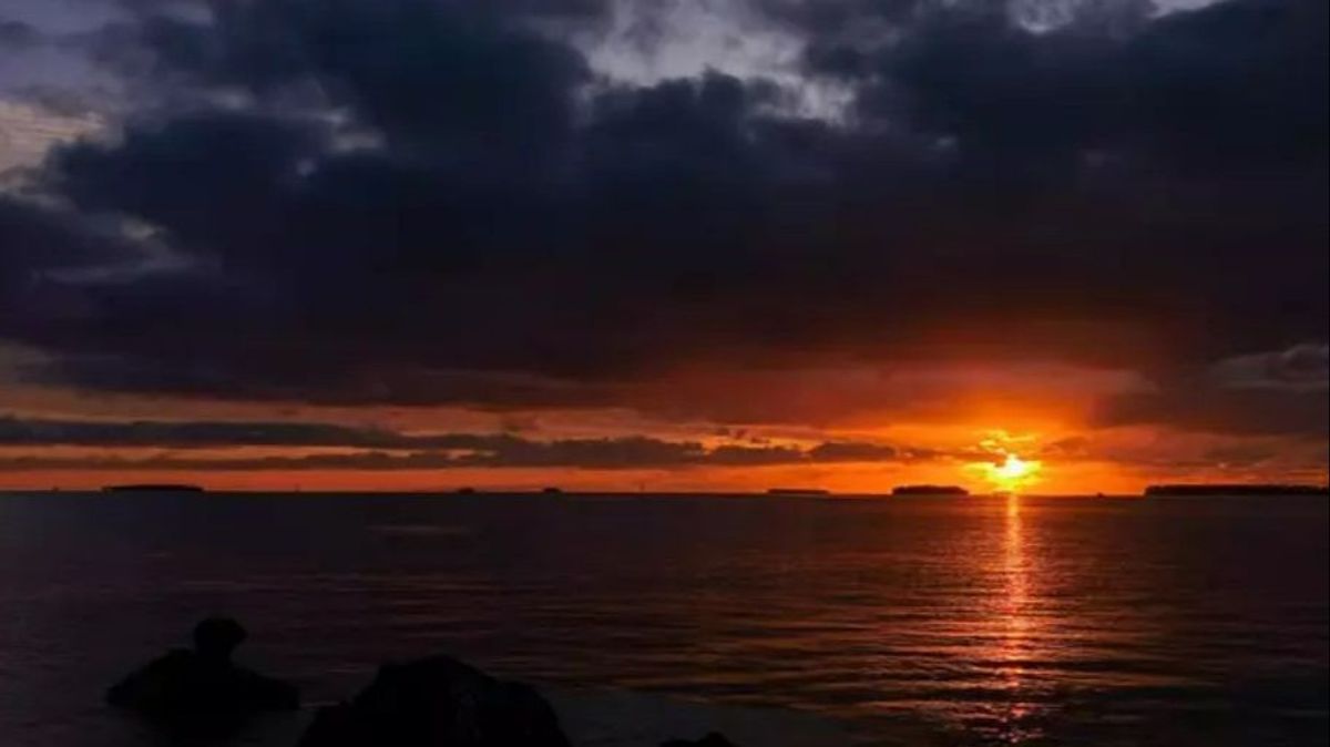 Amanecer en Tonga, imagen de archivo
