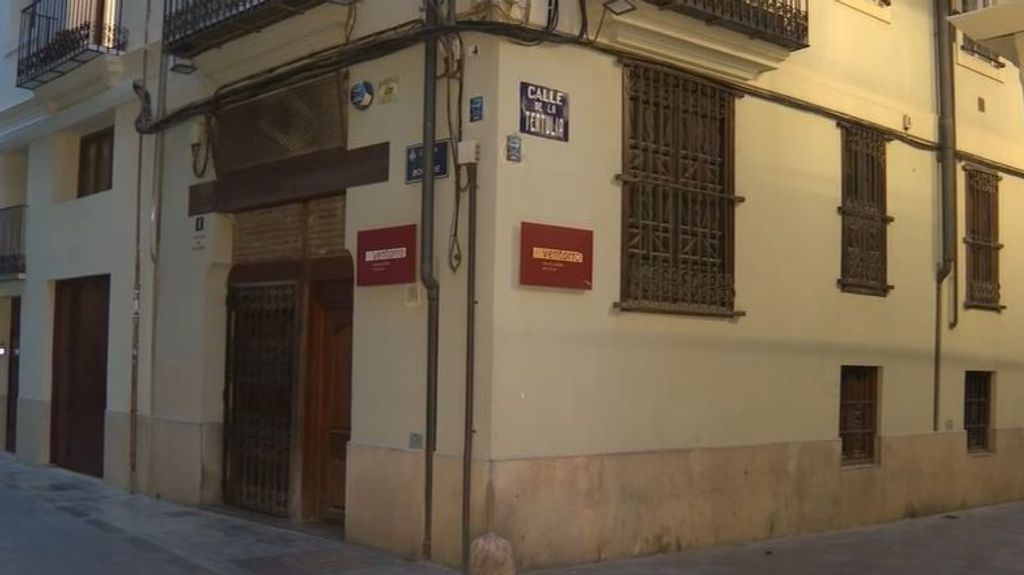 La razón por la que los dueños de El Ventorro, en Valencia, han eliminado el cartel del restaurante de su fachada