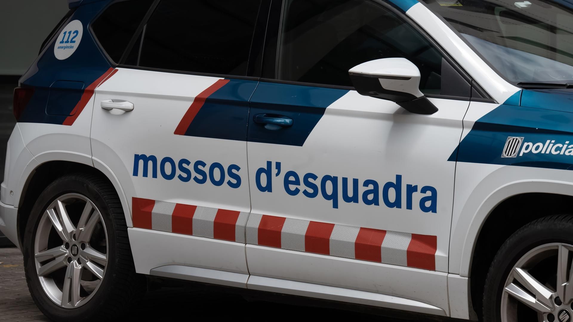 Archivo - Un vehículo de los Mossos d’Esquadra
