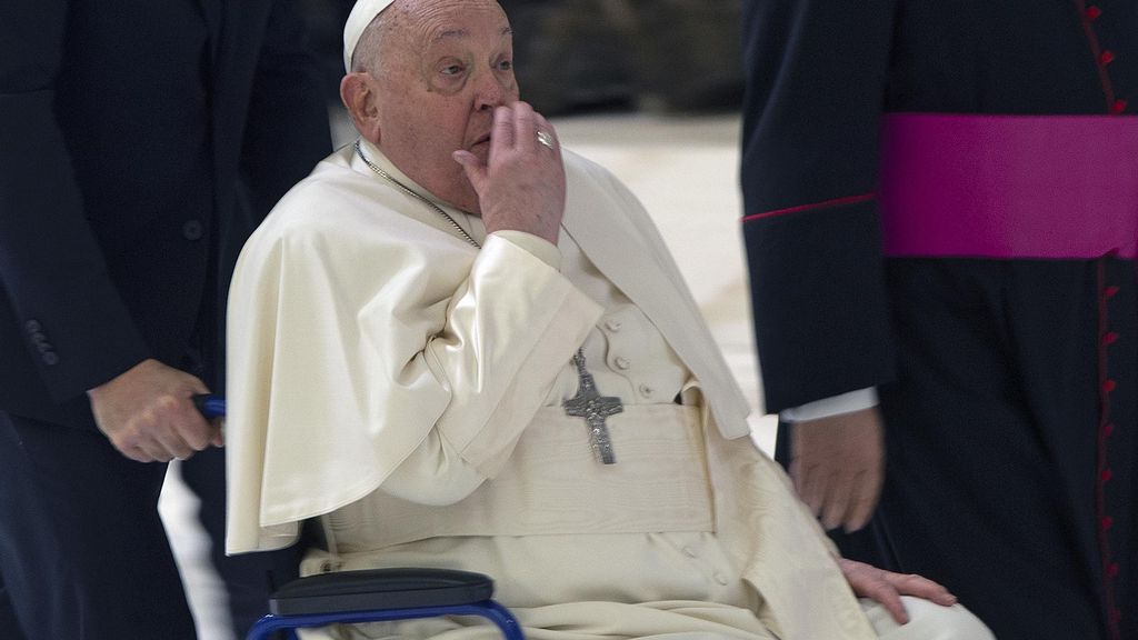 Archivo - 05 February 2025, Vatican, Vatican City: Pope Francis reacts during his weekly general audience in the Paul VI hall at the Vatican. Photo: Alessia Giuliani/IPA via ZUMA Press/dpa